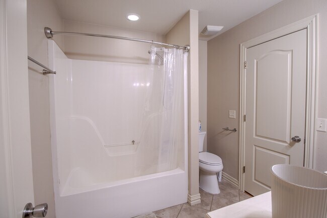 Building Photo - 202 Dawn Dr