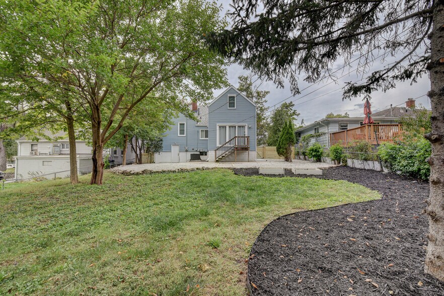 Building Photo - 705 N 75th St