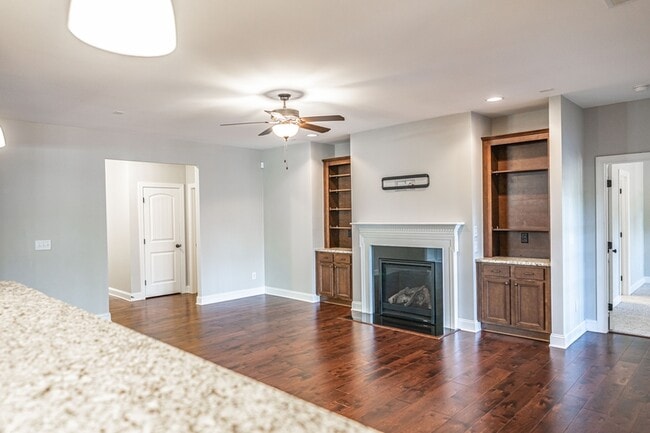 Building Photo - 100 Wiregrass Ln