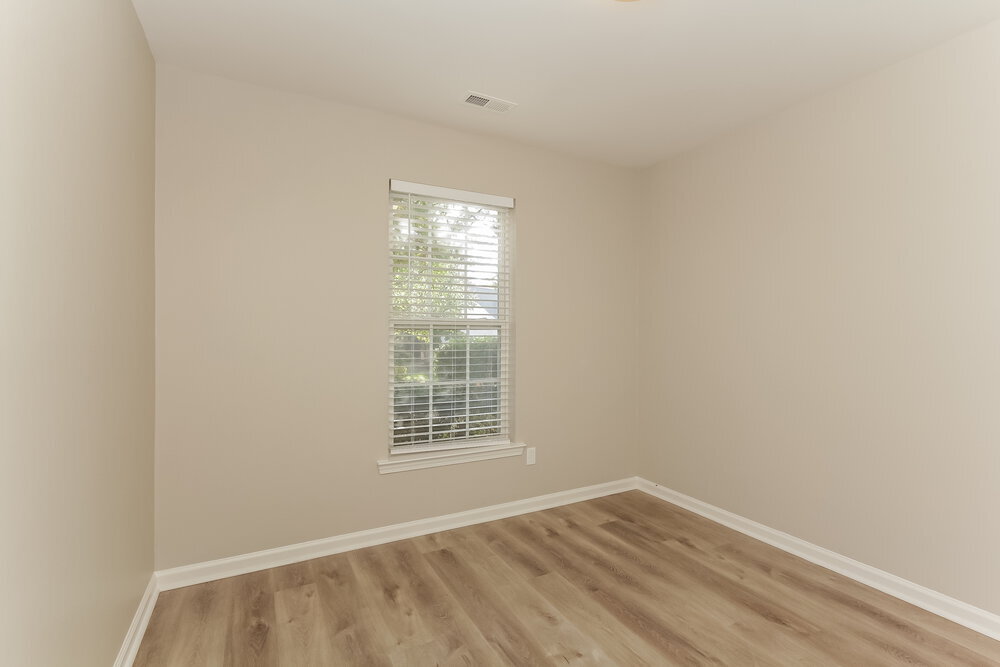 Building Photo - 460 Riverglen Dr NW
