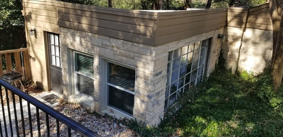 Building Photo - 125 Woodland Dr