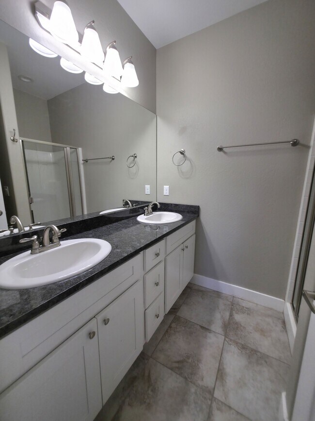 Building Photo - 2522 W Cripple Creek Dr