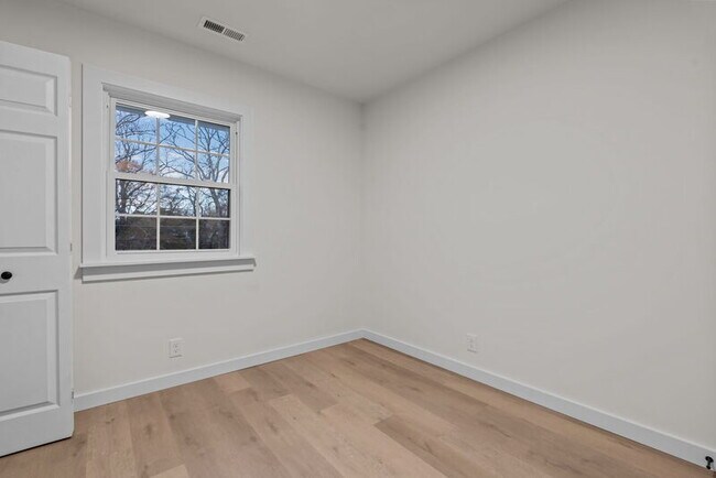 Building Photo - 6037 Dahlgren Ave