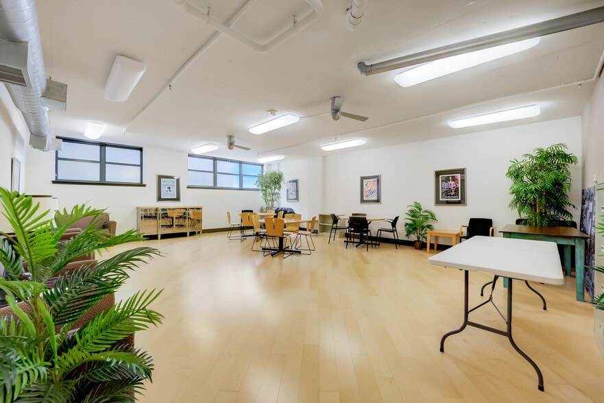 Building Community Room - 2020 12th St NW