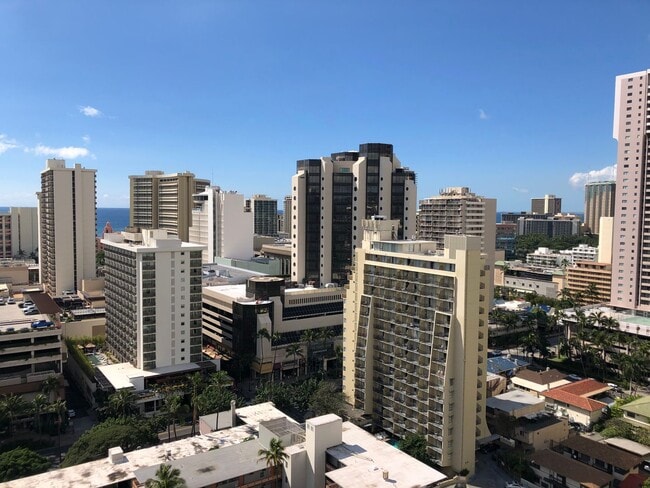 Building Photo - 1/1/2 - Penthouse Unit- Utilities Included - Large Covered Lanai w/Ocean & City Views