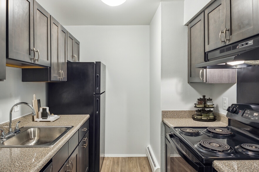 Building Photo - Fox Pointe Apartments