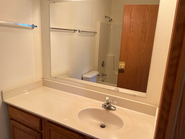 Building Photo - 1105 Heritage Ct