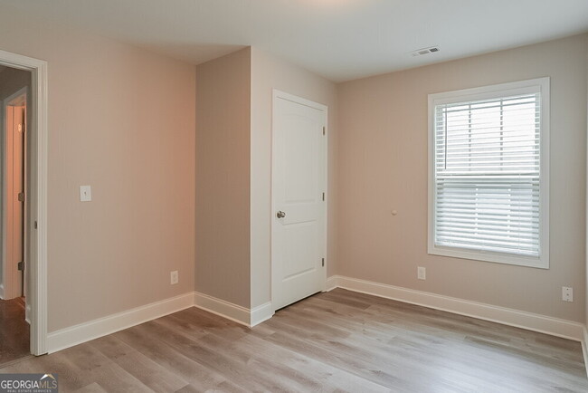 Building Photo - 607 Savannah Dr