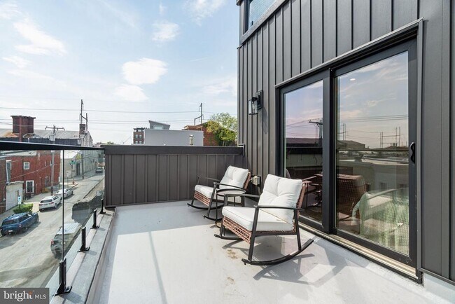 Building Photo - 2409 Oakford St