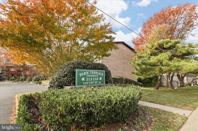 Building Photo - 214 Locust St SE