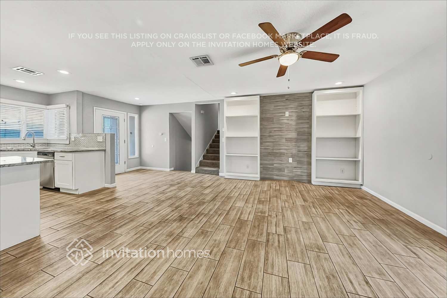 Building Photo - 943 E Manhatton Dr