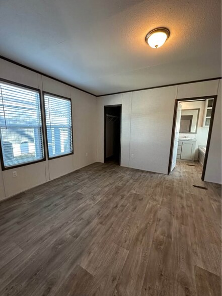 Building Photo - 10301 SE 29th St