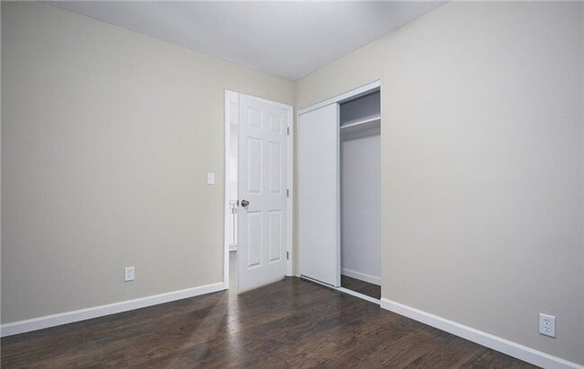 Building Photo - AVAILABLE NOW! LOVELY Remodeled 2 Bedroom ...