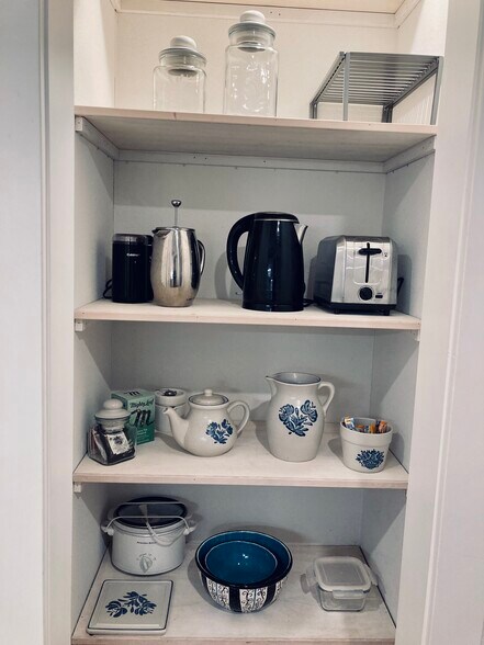 Building Photo - 2411 SE Main St