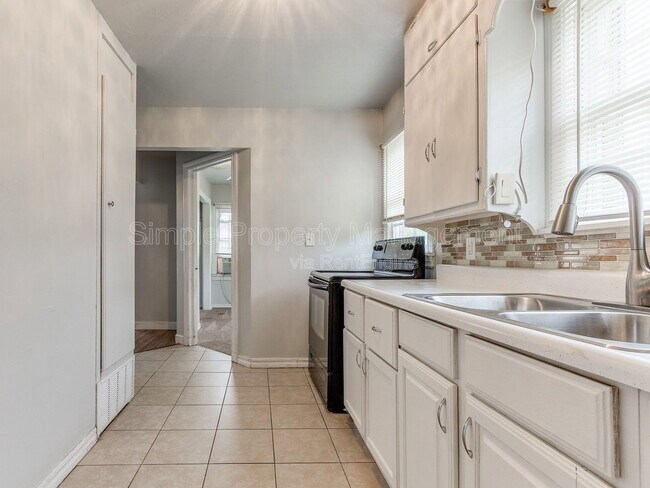 Building Photo - 7105 NW 39th St