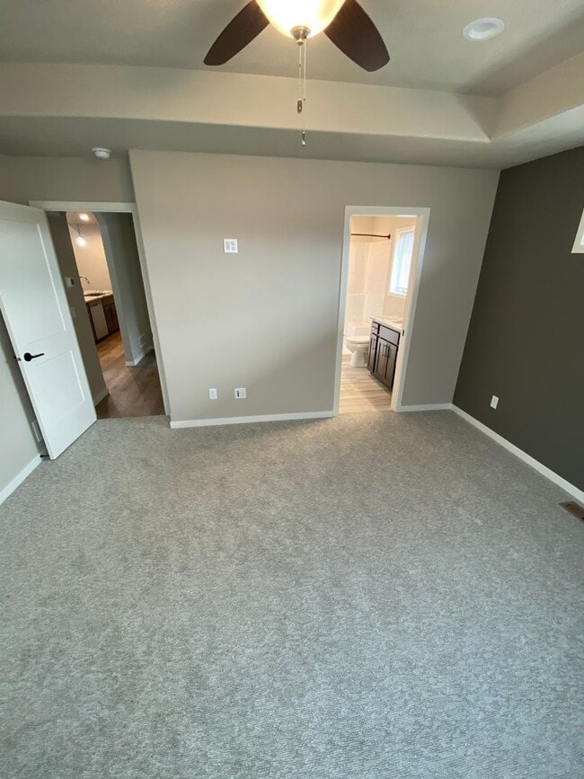 Building Photo - Twin Home