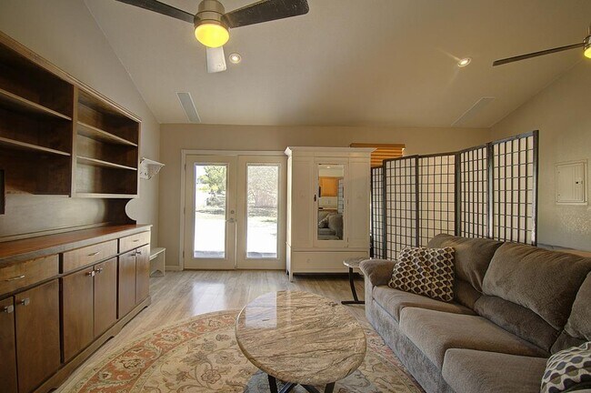 Building Photo - 110 Real Woods View E