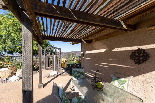 Building Photo - 3 bed, 2.5 bth, HOME in RANCHO SAN DIEGO