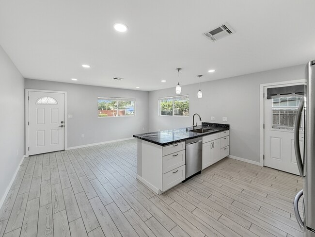 Building Photo - 6123 Horton Dr