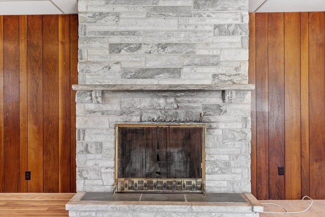 Building Photo - 300 Manet Ave