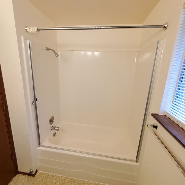 Building Photo - Madrona Way Duplex