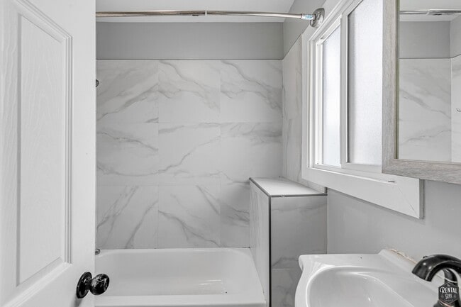 Building Photo - 641 W 43rd St