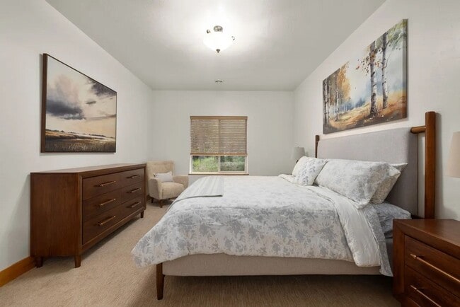 Building Photo - 3 Bed 2 Bath Condo!