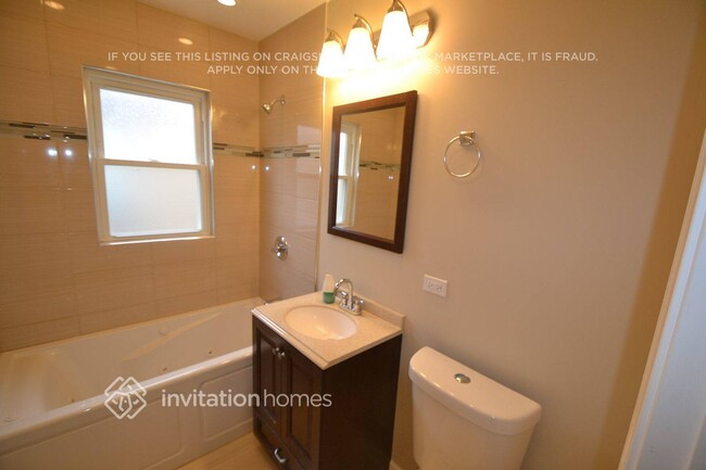 Building Photo - 5550 N Lotus Ave
