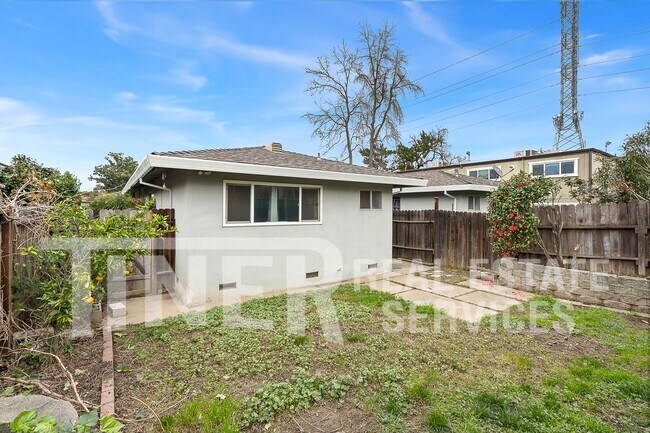 Building Photo - 2304 Villanova Cir