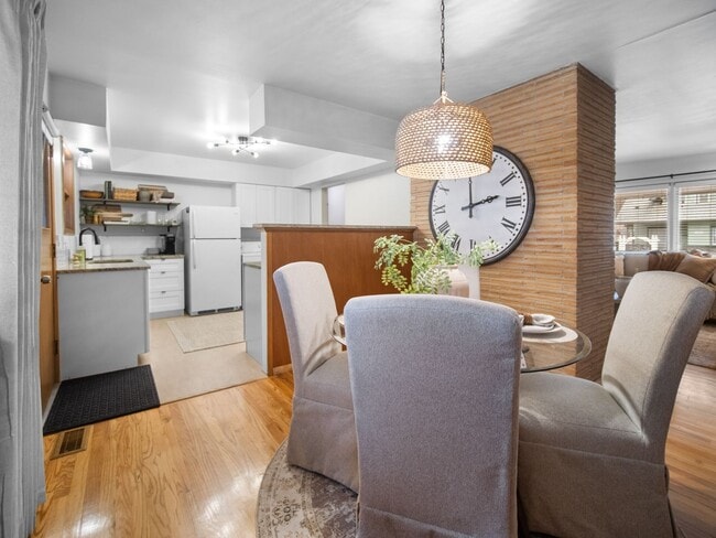 Building Photo - Beautiful FULLY FURNISHED TWO BEDROOM DUPLEX!