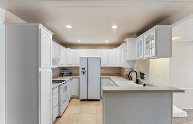 Building Photo - 21372 Brookhurst St