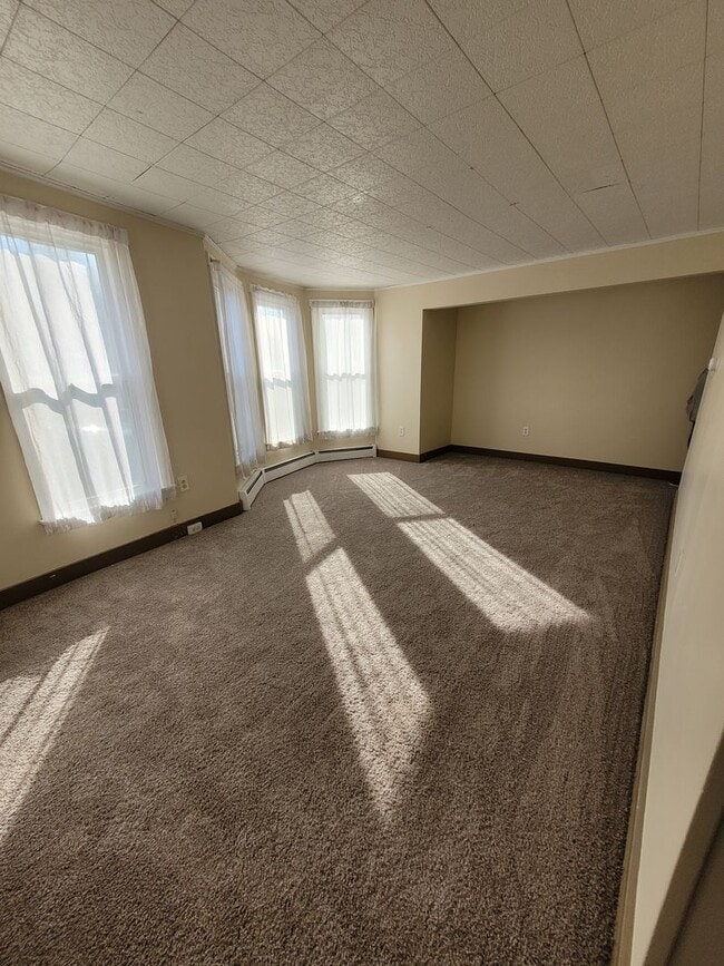 Building Photo - 52-54 East Chestnut Street