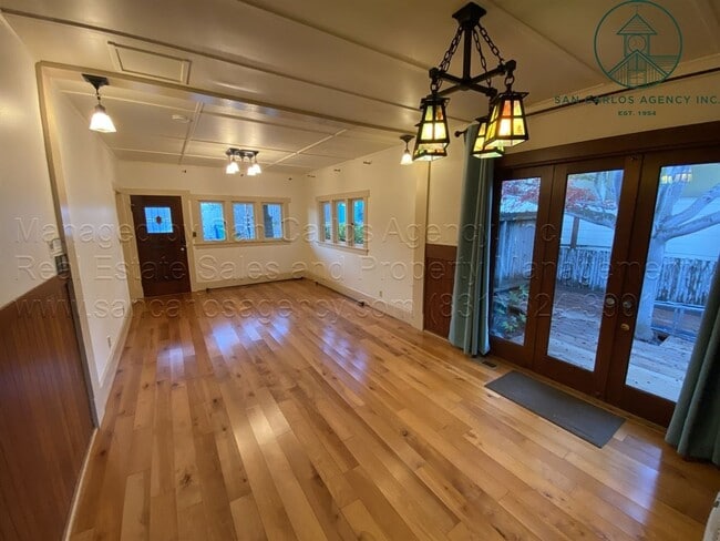 Building Photo - Craftsman-Style Downtown Pacific Grove Home