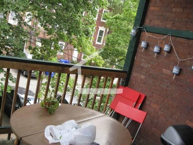 Building Photo - Beautiful 4 bed in Washington Square!