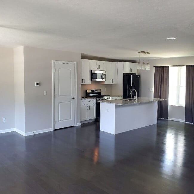 Primary Photo - 3 Bed Room House For Rent