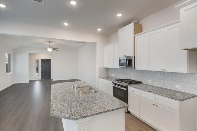 Building Photo - 3940 Mercedes Bend