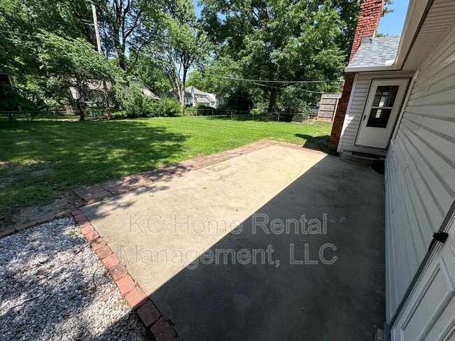 Building Photo - 8216 W 97th St