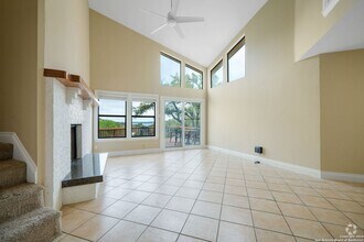Building Photo - Hill Country Retreat
