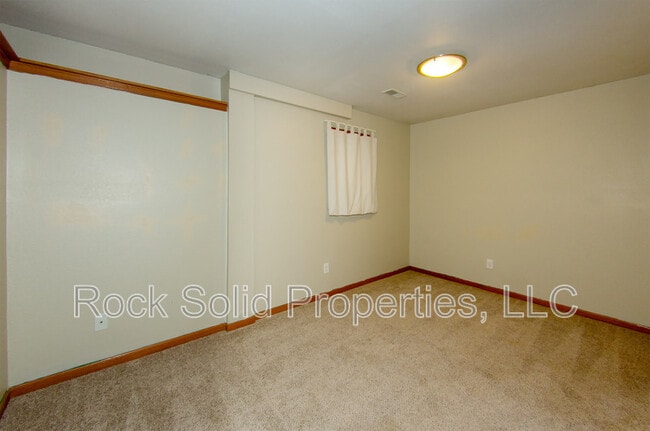 Building Photo - 5027 Green River St