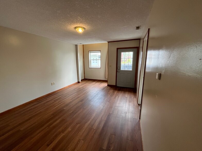 Building Photo - 313 W Findlay St