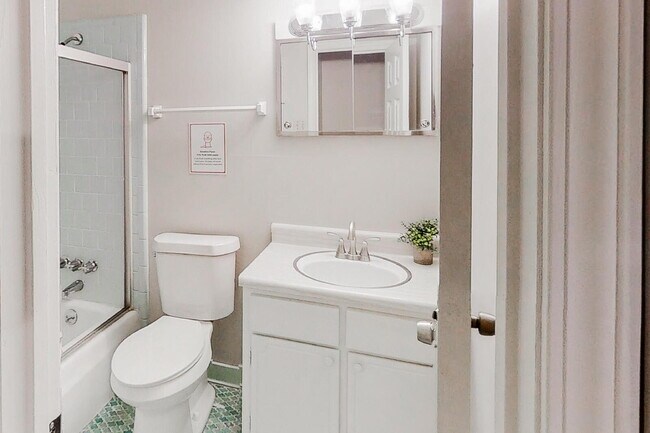 Building Photo - Morrow Home, a 3 mins drive to transit stop Mt Zion Blvd & E Meyer Dr