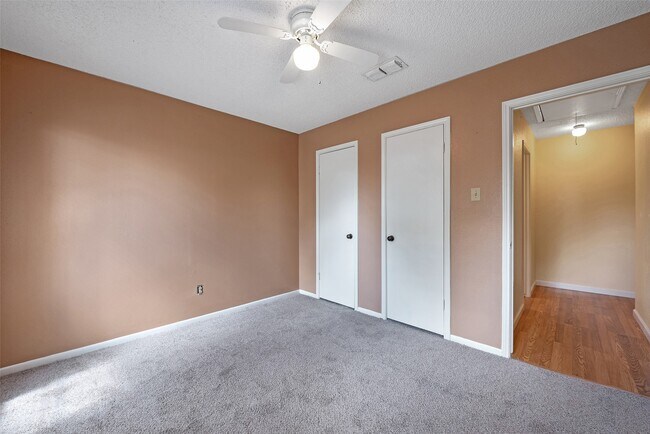 Building Photo - 807 Seacliff Dr