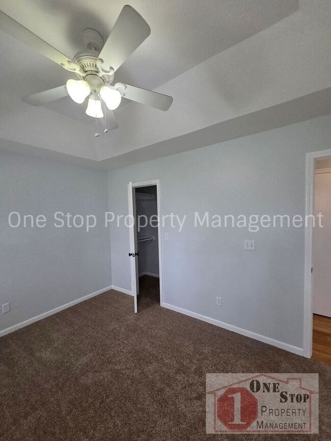 Building Photo - 3 bedroom 2.5 bathroom home in Parkville, MO!