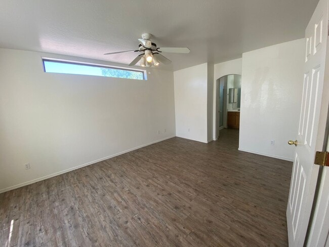 Building Photo - 2045 Sequoia Dr