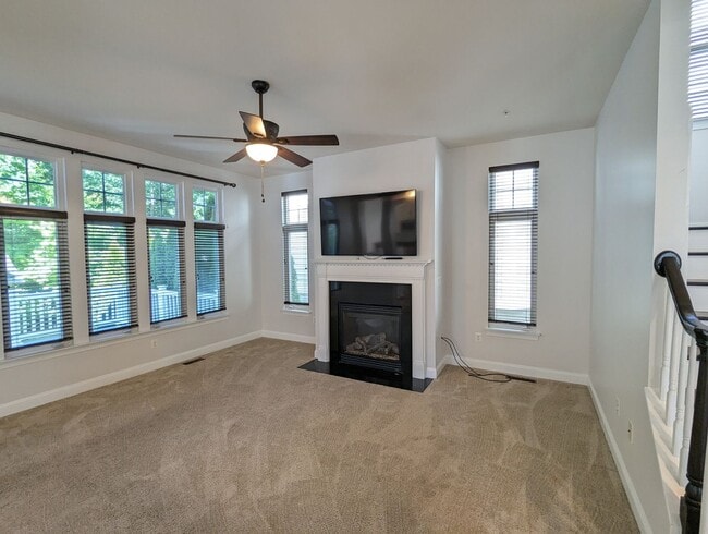 Building Photo - Impeccably maintained SFH in Clarksburg re...