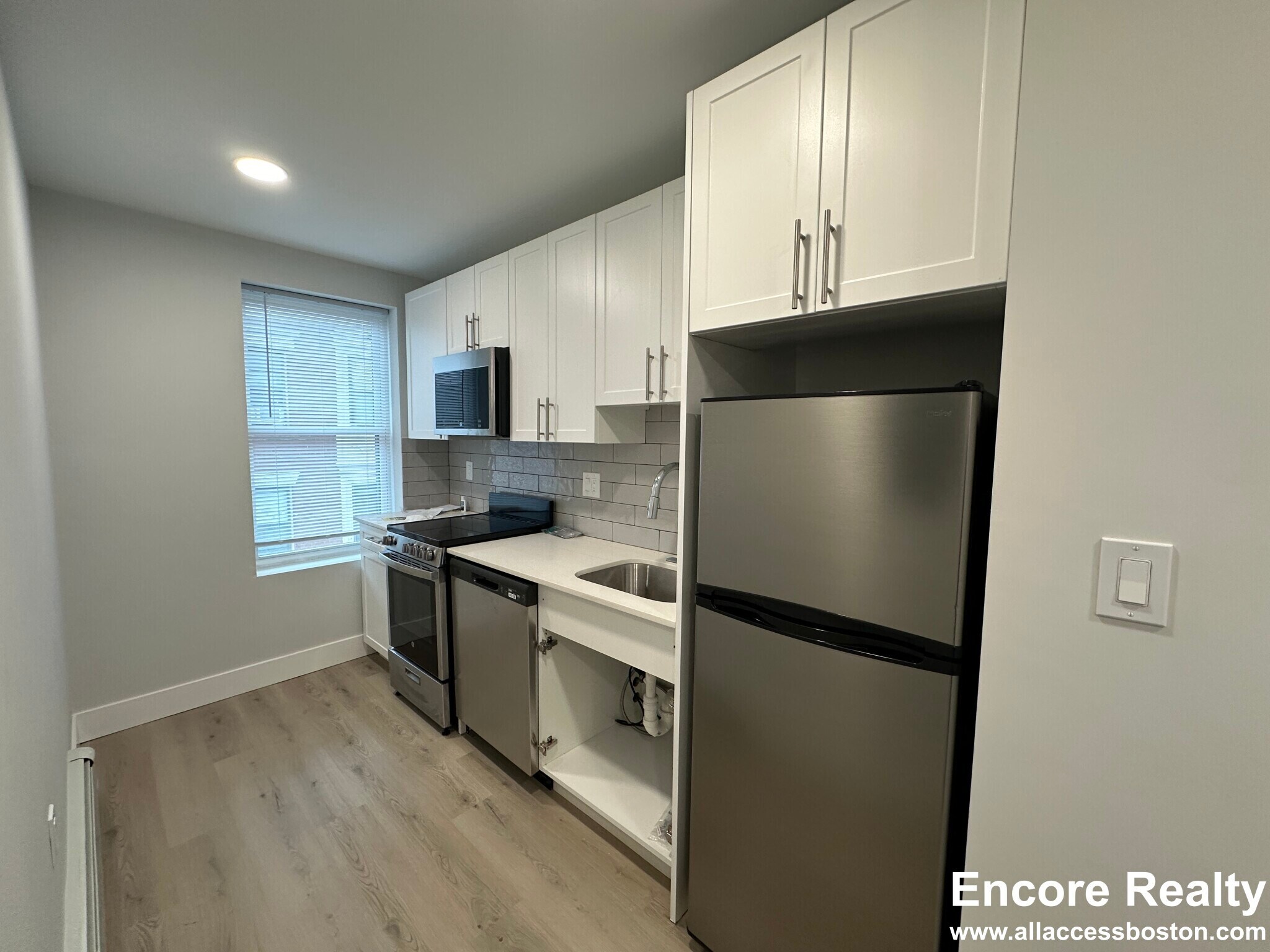 Building Photo - 47 Joy St