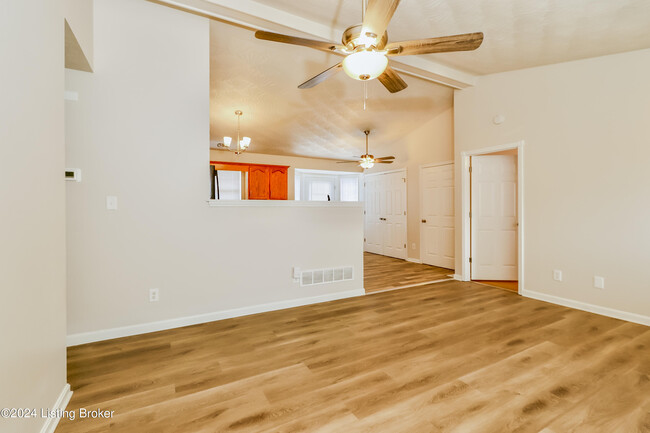 Building Photo - 106 Drake Dr