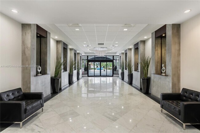 Building Photo - 3015 N Ocean Blvd