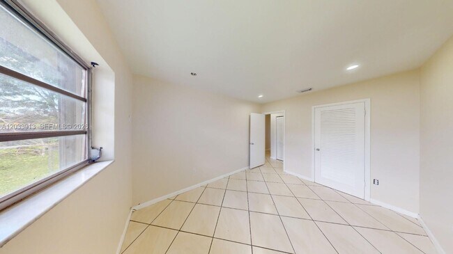Building Photo - 7882 Grand Canal Dr