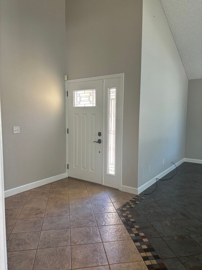 Building Photo - 3 bedroom single story near Lake Blvd